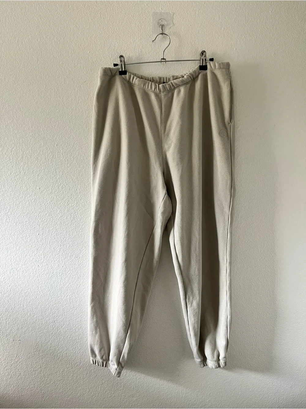 Vuori Sedona Jogger Pants in Light Grey Size Large - Picture 3 of 7